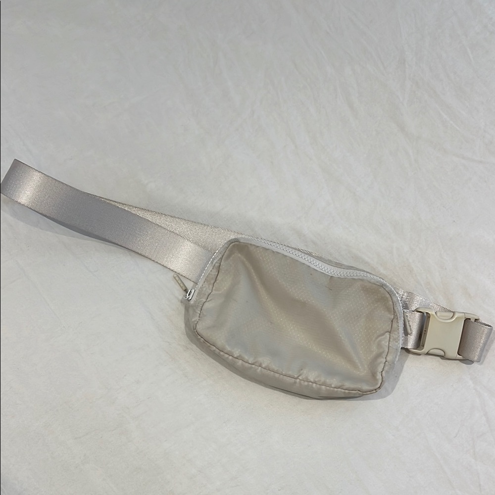 Lululemon EVERYWHERE BELT BAG